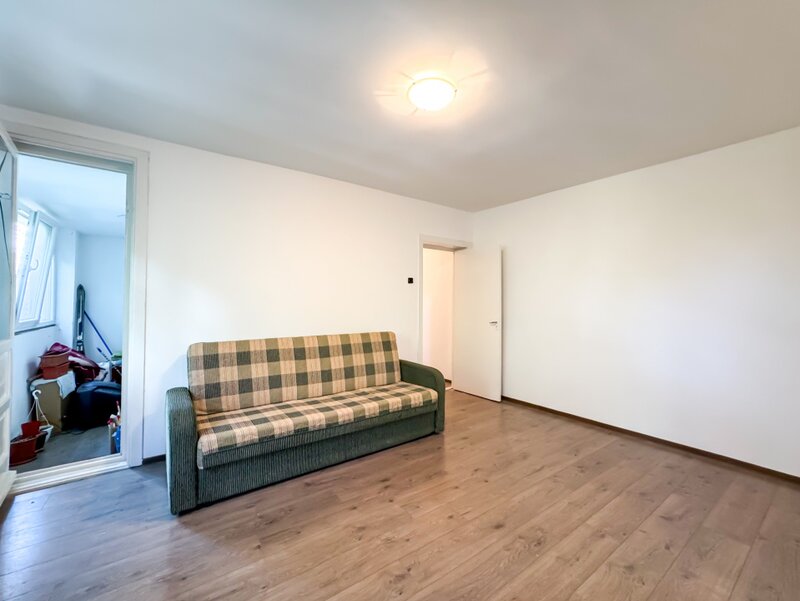 Piata Sudului, apartament 3 camere 60 mp, etaj 3/4, bloc reabilitat.