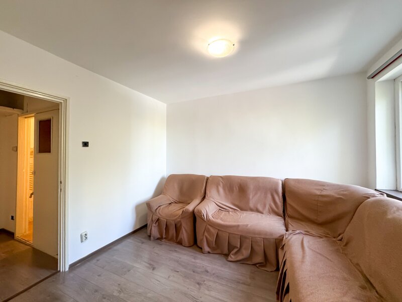 Piata Sudului, apartament 3 camere 60 mp, etaj 3/4, bloc reabilitat.