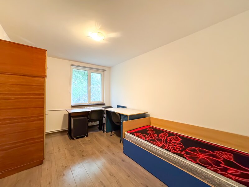 Piata Sudului, apartament 3 camere 60 mp, etaj 3/4, bloc reabilitat.