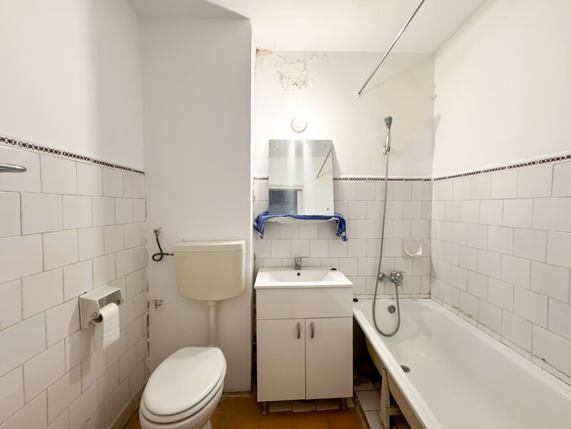 Piata Sudului, apartament 3 camere 60 mp, etaj 3/4, bloc reabilitat.