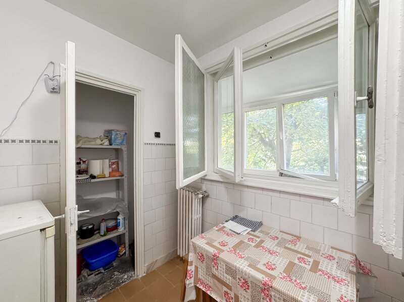 Piata Sudului, apartament 3 camere 60 mp, etaj 3/4, bloc reabilitat.