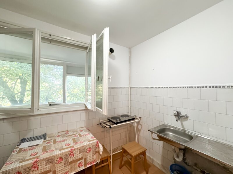 Piata Sudului, apartament 3 camere 60 mp, etaj 3/4, bloc reabilitat.