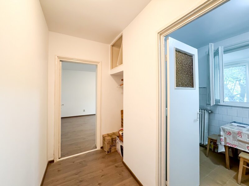 Piata Sudului, apartament 3 camere 60 mp, etaj 3/4, bloc reabilitat.