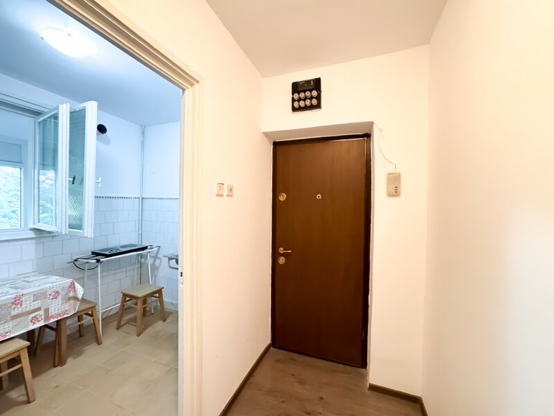 Piata Sudului, apartament 3 camere 60 mp, etaj 3/4, bloc reabilitat.